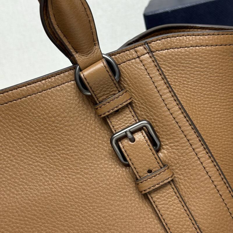 Prada Red 40x30x16cm shoulder bag — 1:1 Replica