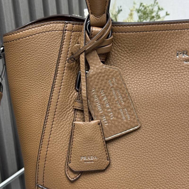 Prada Red 40x30x16cm shoulder bag — 1:1 Replica