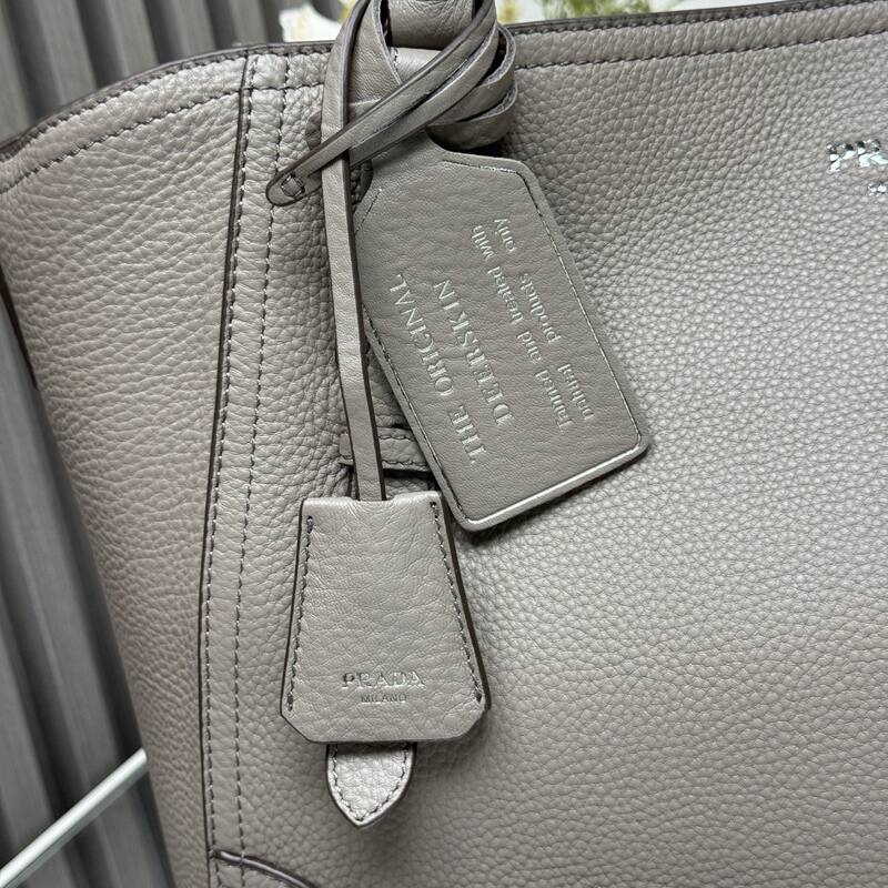Prada Red 40x30x16cm shoulder bag — AAA Quality Replica