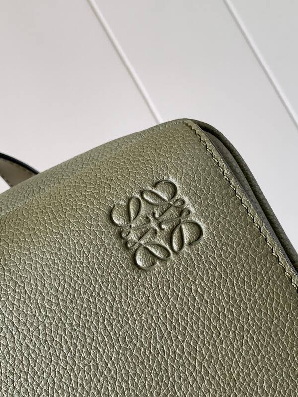 Loewe Green shoulder bag — AAA Quality Replica