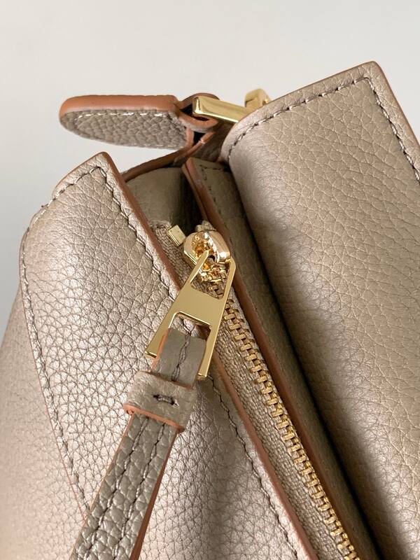 Loewe Beige shoulder bag — 1:1 Replica