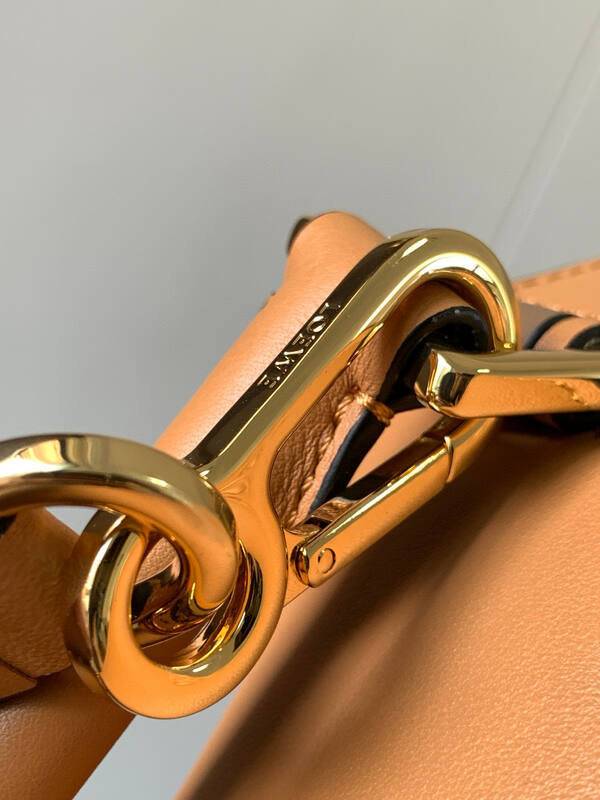 Loewe White 25x18x10cm shoulder bag — AAA Quality Replica