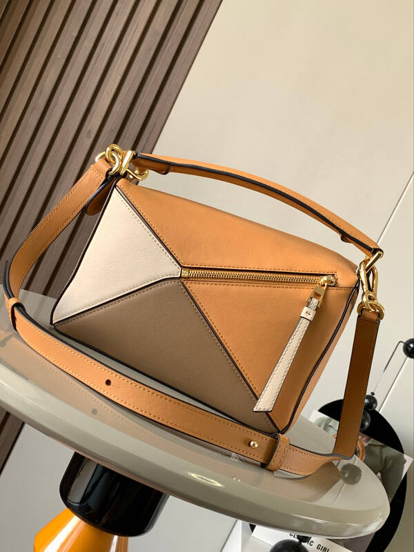 Loewe White 25x18x10cm shoulder bag — AAA Quality Replica