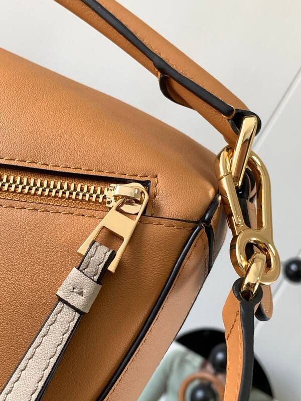 Loewe White 25x18x10cm shoulder bag — AAA Quality Replica