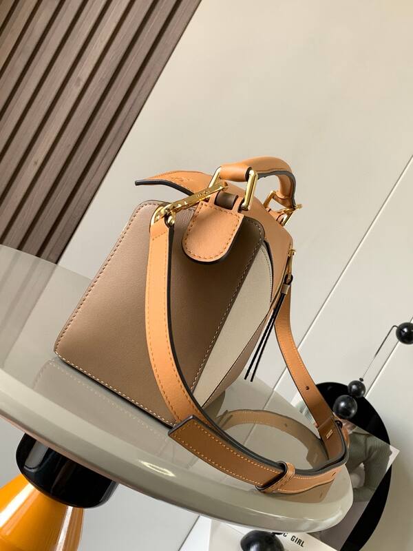Loewe White 25x18x10cm shoulder bag — AAA Quality Replica