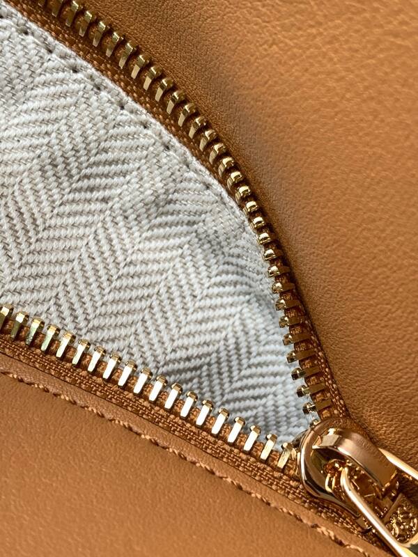 Loewe White 25x18x10cm shoulder bag — AAA Quality Replica