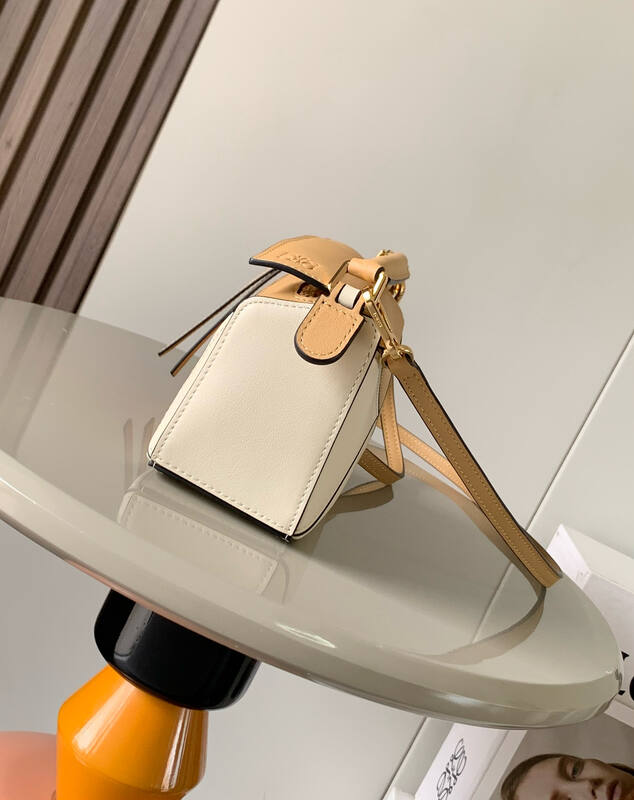 Loewe White shoulder bag — Premium Replica