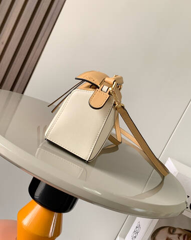 Loewe White 18x12cm shoulder bag Premium Replica