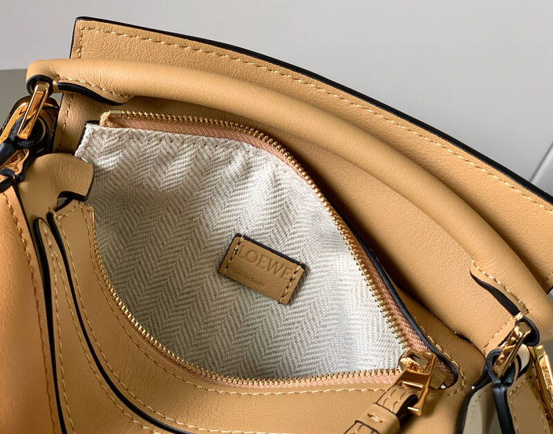 Loewe White shoulder bag — Premium Replica