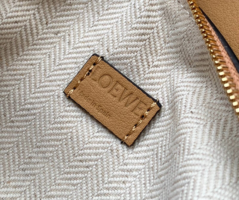 Loewe White shoulder bag — Premium Replica