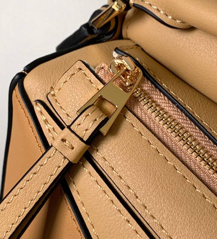 Loewe White shoulder bag — Premium Replica