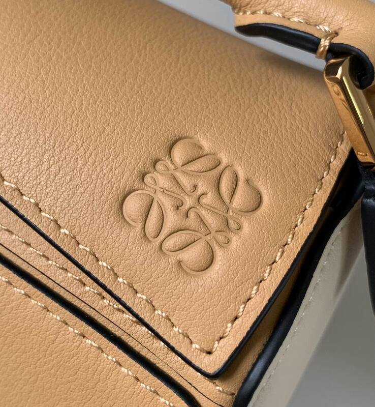 Loewe White shoulder bag — Premium Replica