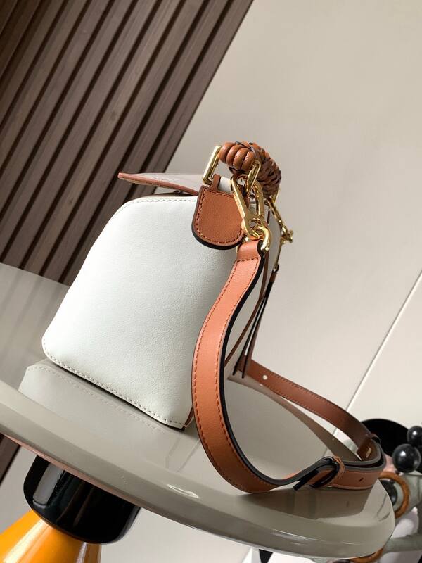Loewe White 25x18x10cm shoulder bag — AAA Quality Replica