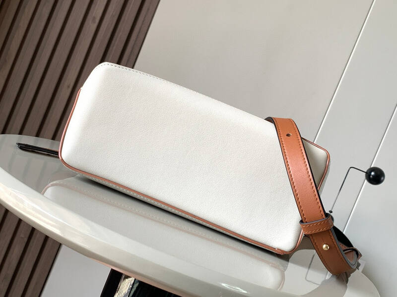 Loewe White 25x18x10cm shoulder bag — AAA Quality Replica