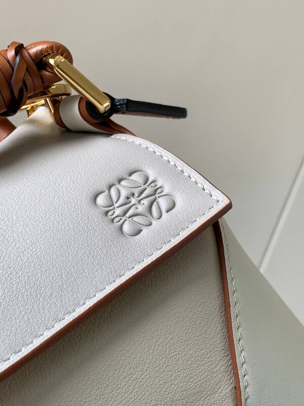 Loewe White 25x18x10cm shoulder bag — AAA Quality Replica