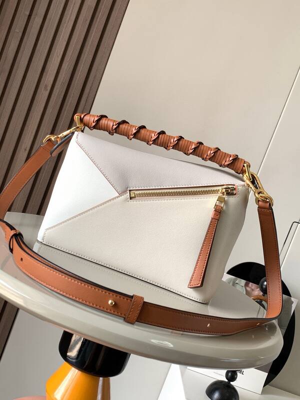 Loewe White 25x18x10cm shoulder bag — AAA Quality Replica