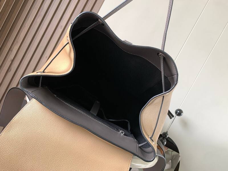 Loewe Black shoulder bag — Top Quality Replica