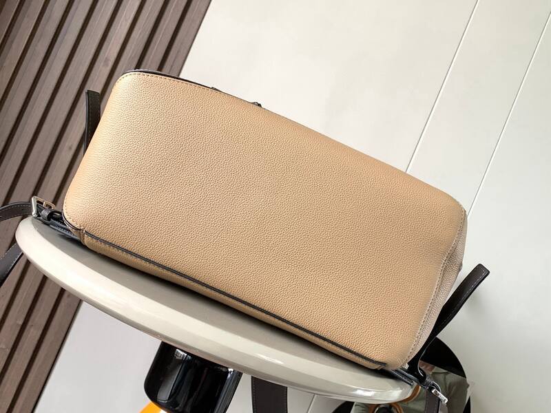 Loewe Black shoulder bag — Top Quality Replica