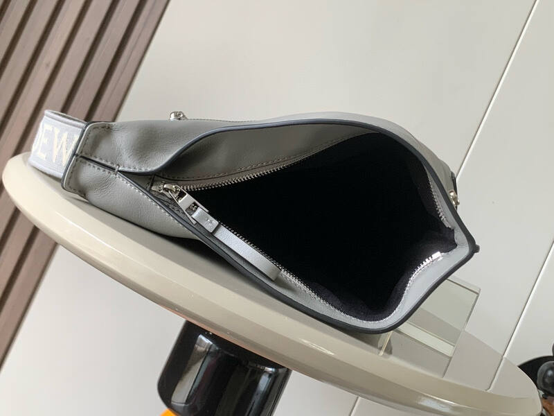 Loewe Grey 25x18x10cm shoulder bag — Premium Replica