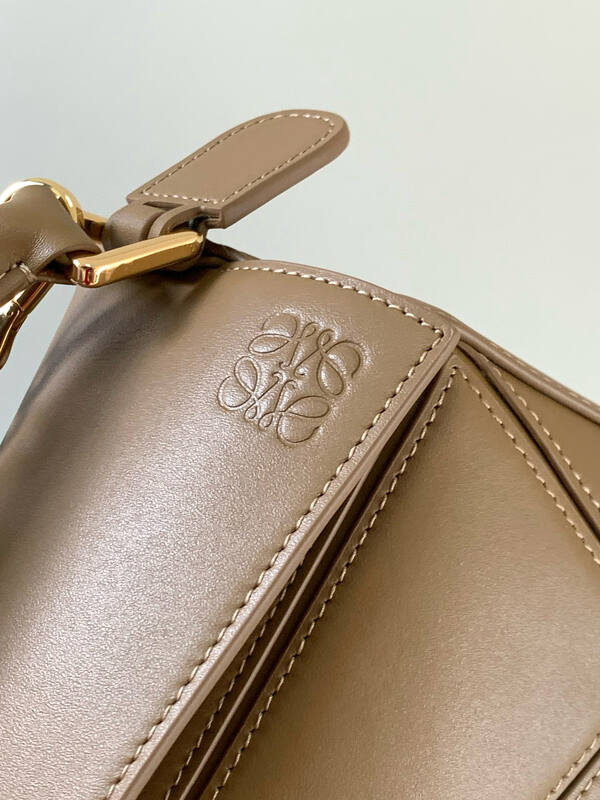 Loewe Beige 25x18x10cm shoulder bag — Top Quality Replica
