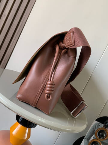 Loewe Brown shoulder bag 1 1 Replica