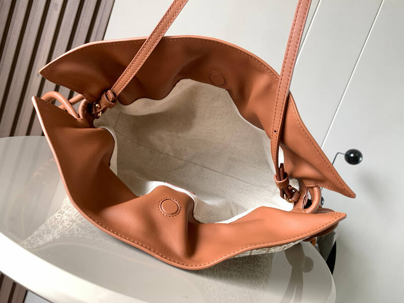 Loewe Brown shoulder bag — Premium Replica