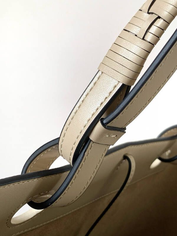 Loewe Beige 25x18x10cm shoulder bag — AAA Quality Replica