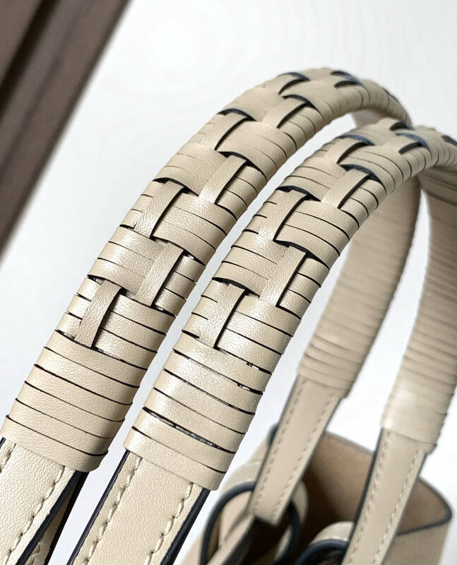 Loewe Beige 25x18x10cm shoulder bag — AAA Quality Replica