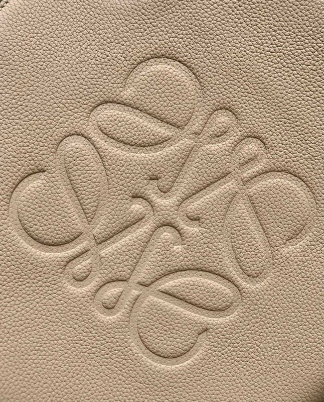 Loewe Beige 25x18x10cm shoulder bag — AAA Quality Replica