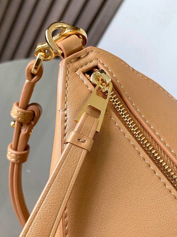 Loewe Calfskin 25x18x10cm shoulder bag — AAA Quality Replica