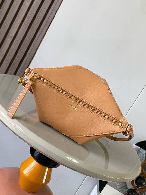 Loewe Calfskin 25x18x10cm shoulder bag — AAA Quality Replica