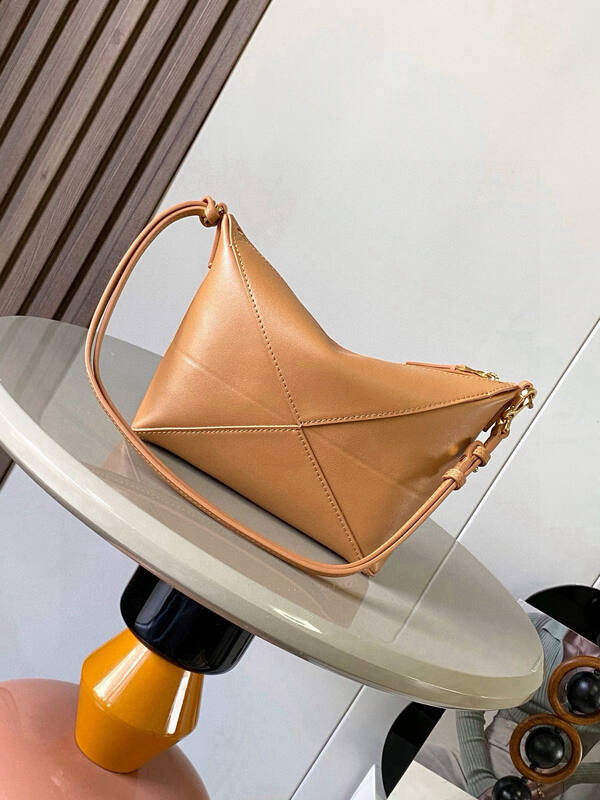 Loewe Calfskin 25x18x10cm shoulder bag — AAA Quality Replica