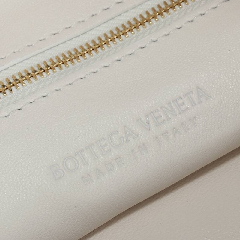 Bottega Veneta White 25x18x10cm shoulder bag — Premium Replica