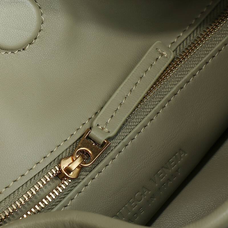 Bottega Veneta Green 25x18x10cm shoulder bag — Premium Replica