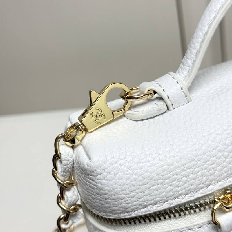 Chanel White grained leather crossbody — 1:1 Replica
