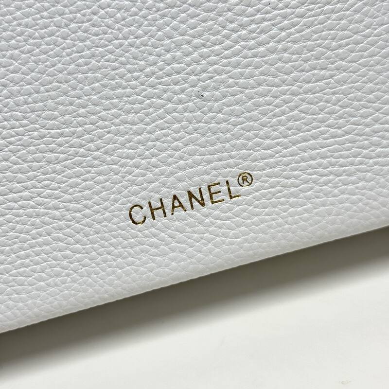 Chanel White grained leather crossbody — 1:1 Replica