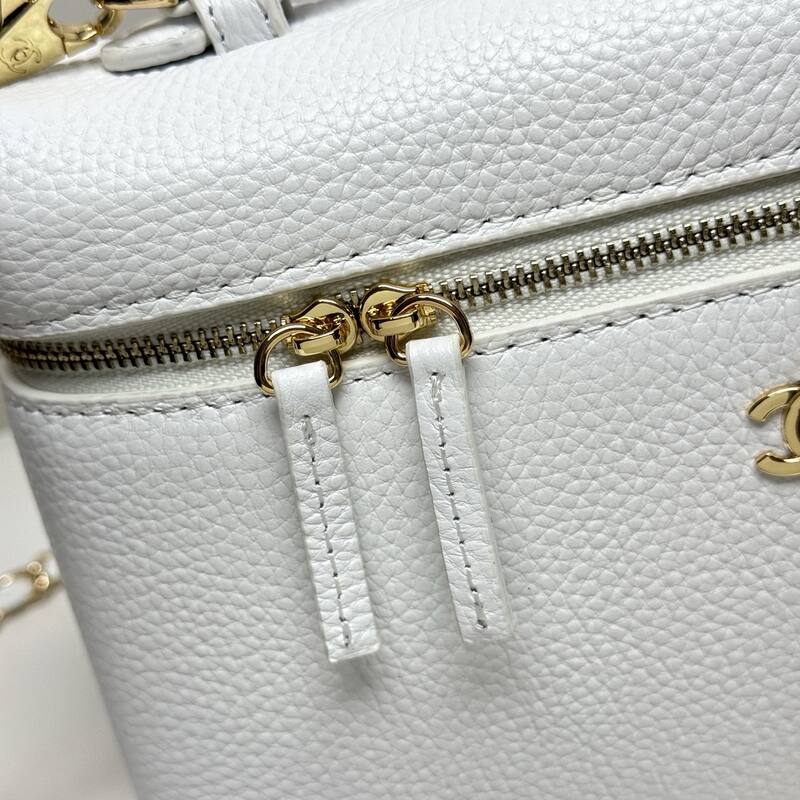 Chanel White grained leather crossbody — 1:1 Replica