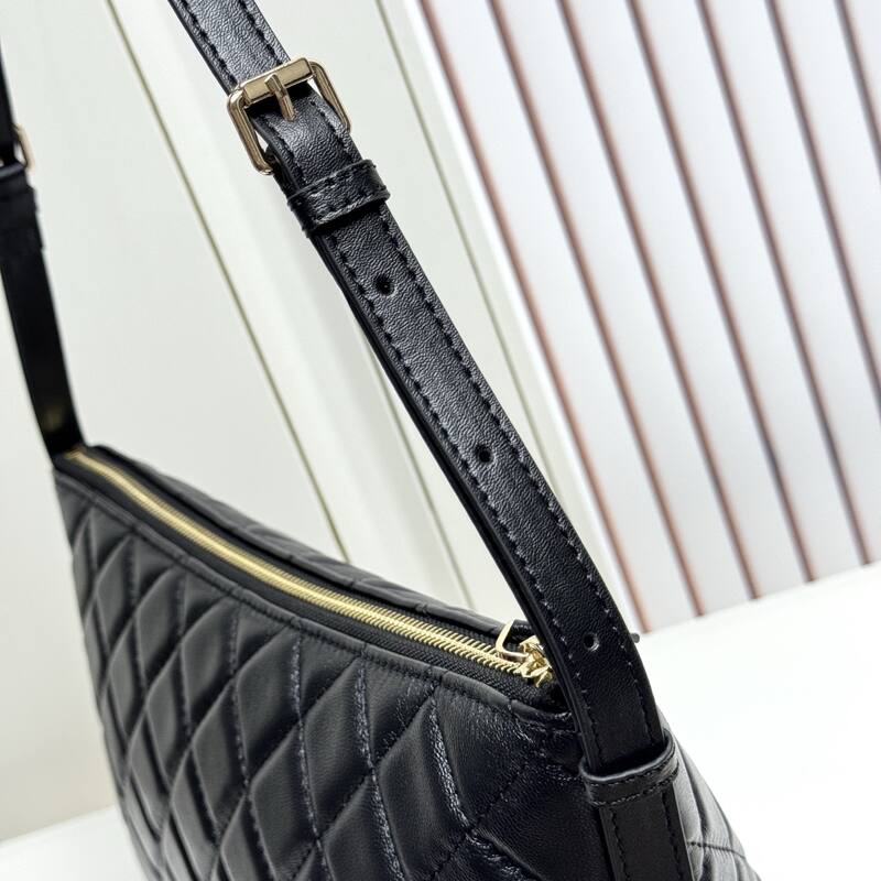 Chanel Black shoulder — Premium Replica
