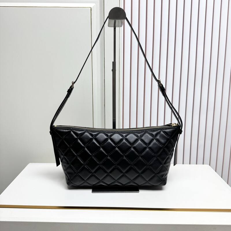 Chanel Black shoulder — Premium Replica