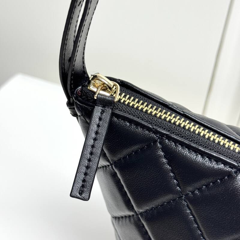 Chanel Black shoulder — Premium Replica