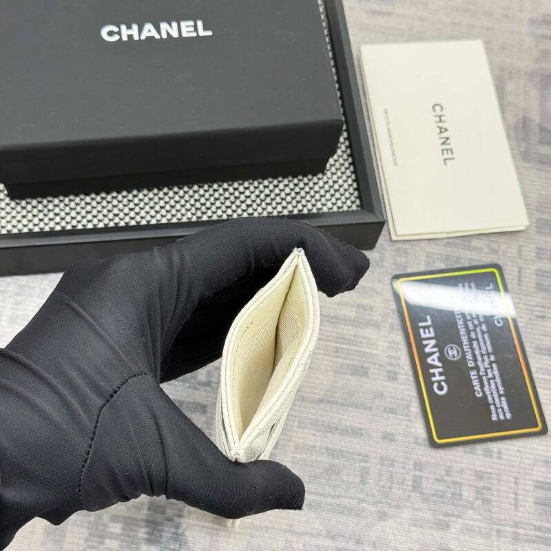 Chanel White caviar leather card holder — Premium Replica