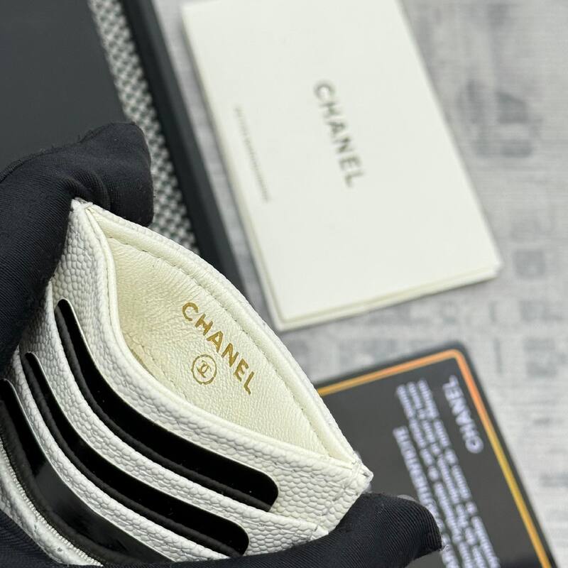 Chanel White caviar leather card holder — Premium Replica