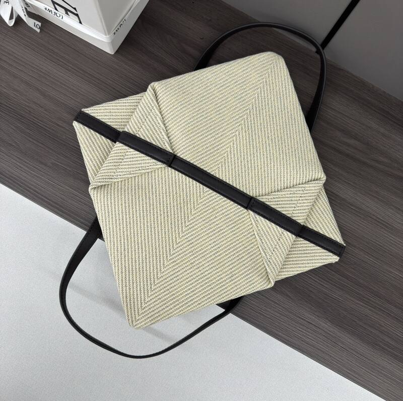 Loewe Black shoulder bag — Top Quality Replica