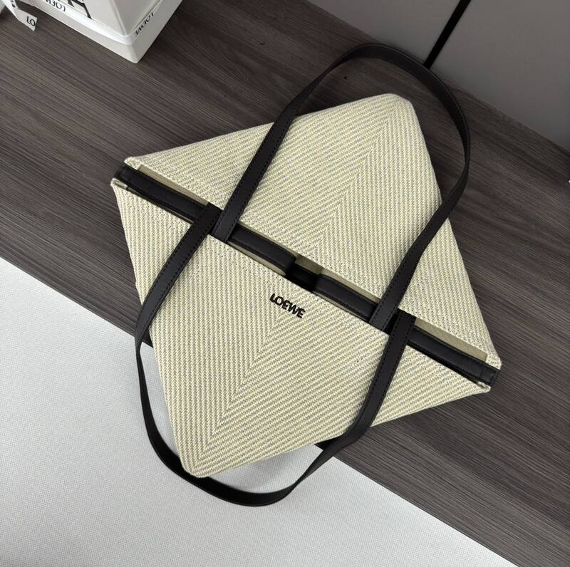 Loewe Black shoulder bag — Top Quality Replica