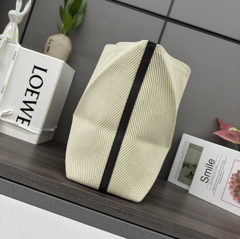 Loewe Black shoulder bag — Top Quality Replica