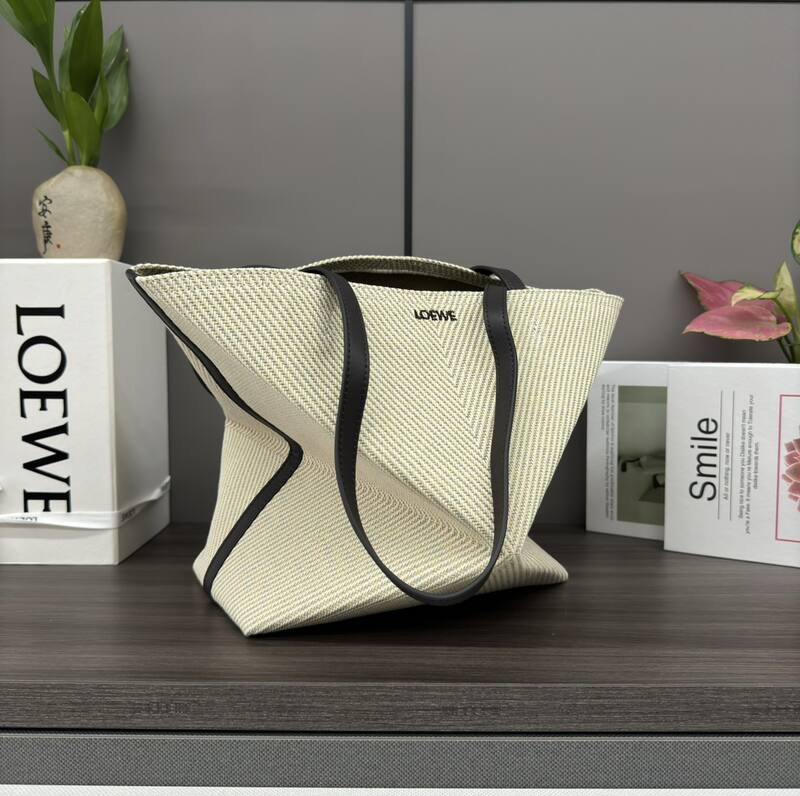 Loewe Black shoulder bag — Top Quality Replica