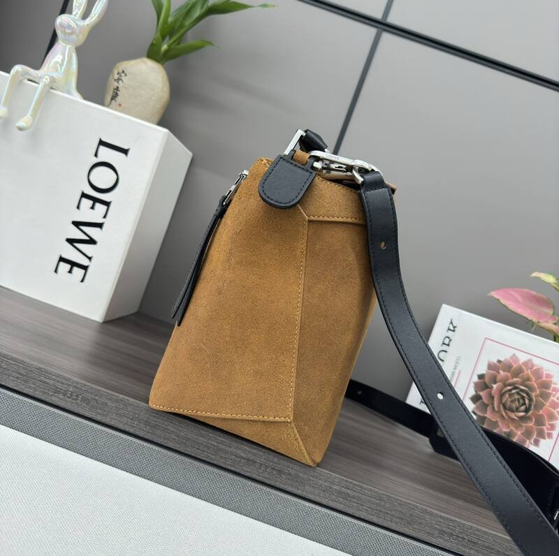 Loewe Black shoulder bag — AAA Quality Replica