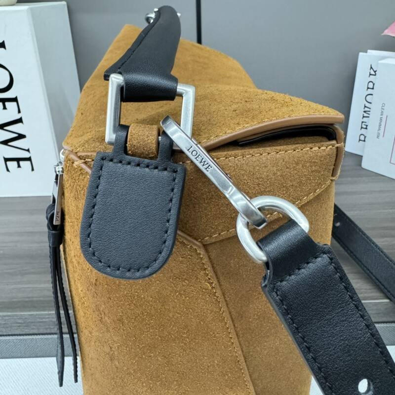 Loewe Black shoulder bag — AAA Quality Replica