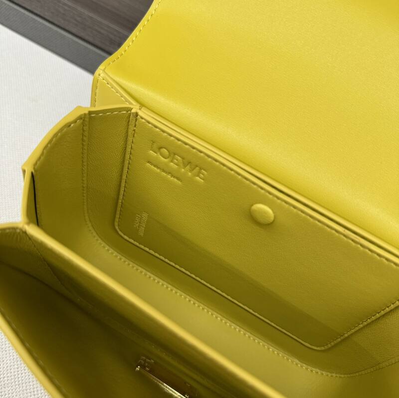 Loewe Calfskin 25x18x10cm shoulder bag — AAA Quality Replica