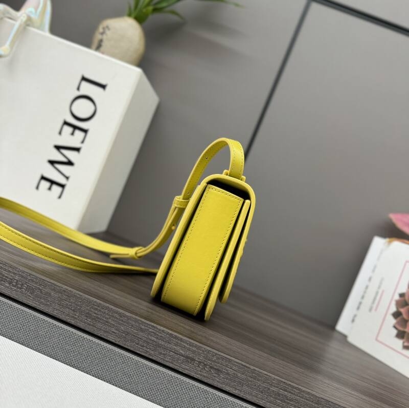 Loewe Calfskin 25x18x10cm shoulder bag — AAA Quality Replica